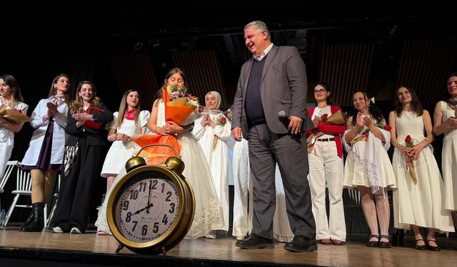 Yalovalı Kadınlar Performansı Ayakta Alkışlandı
