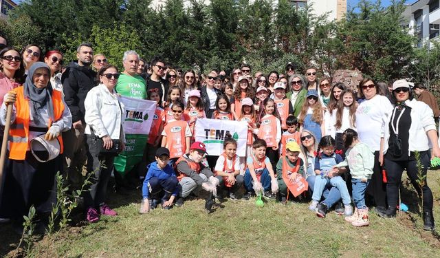 Çiftlikköy’de 400 Öğrenciden 400 Defne Fidanı