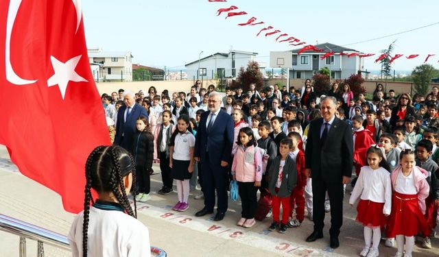 Yalova’da Yeni Hafta Bayrak Töreniyle Başladı