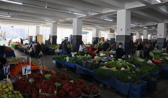 Yalova Semt Pazarı’nda Bahar Etiketi