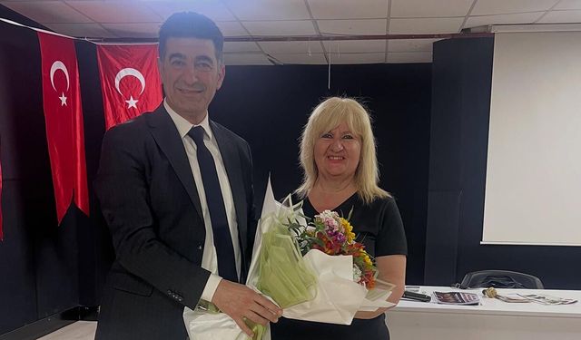 Sinem Tozun Sokak Hayvanları İçin Güldürdü