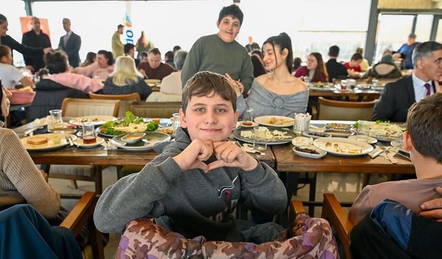 Yalova’da Sevgi Paylaştıkça Çoğaldı, Vali Usta Ailelerle Buluştu