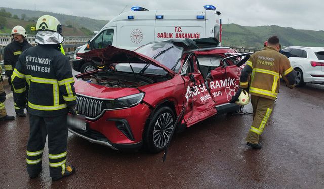 Yalova’da Tır Otomobille Çarpıştı: 4 Yaralı