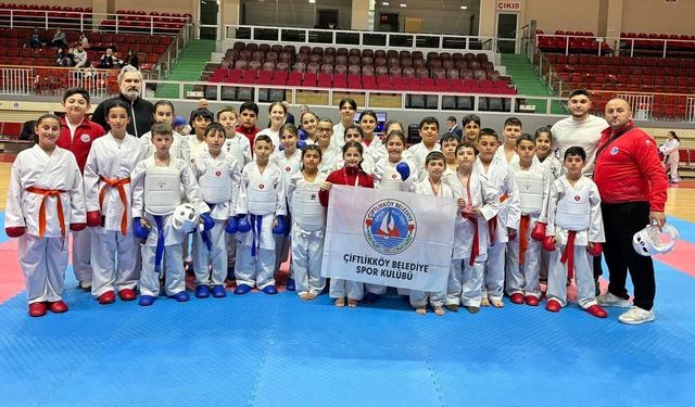 23 Nisan Karate Şampiyonası’nda Çiftlikköy Rüzgarı