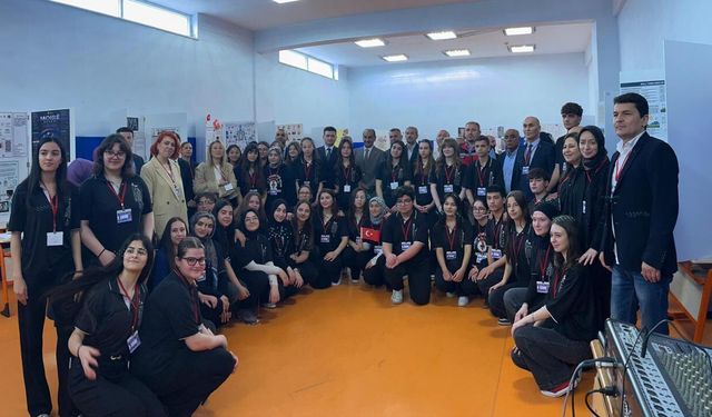 Altınova’da TÜBİTAK 4006 Coşkusu