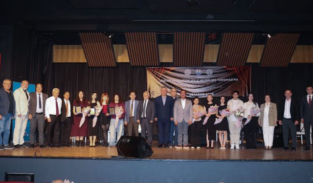 Liseler Arası Türkü Yarışması Gerçekleştirildi