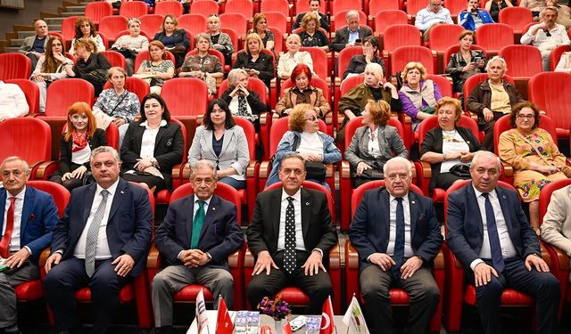 Vali Usta, “Atatürk’ten Anılar” Söyleşisine Katıldı