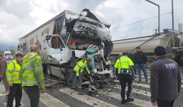 TIR Tankere Çarptı, Sürücü Hayatını Kaybetti