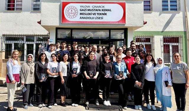 Yalova Emniyeti’nden Öğrencilere “Gençlik ve Güvenli Gelecek” Eğitimi