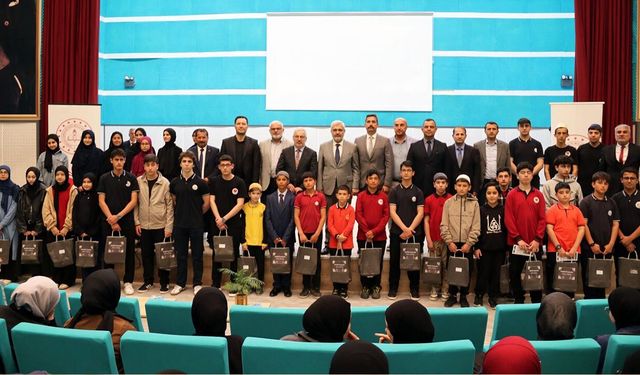 İmam Hatip Okulları Mesleki Yarışmalarında Başarılı Öğrenciler Ödüllendirildi