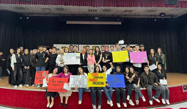 Yalova’nın En İyi Tiyatro Ekibi Altınova Selahattin Aslan Anadolu Lisesi