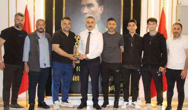 Şampiyonluk Kupası Kaymakam Demir ve Başkan Arslan’ı Ziyaret Etti