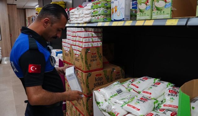 Armutlu’da Raflar Tek Tek Kontrol Edildi