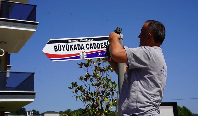 Kadıköy’de Sokak Tabelaları Yenileniyor