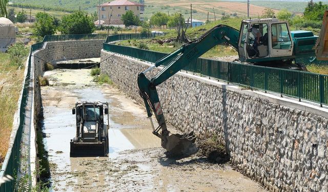 Kazımiye ve Gacık Dereleri Temizleniyor