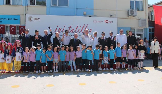 Dersler Bitti, Tatil Zili Çaldı