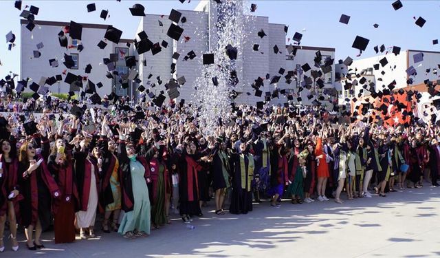 Yalova Üniversitesi Mezunlarını Uğurluyor