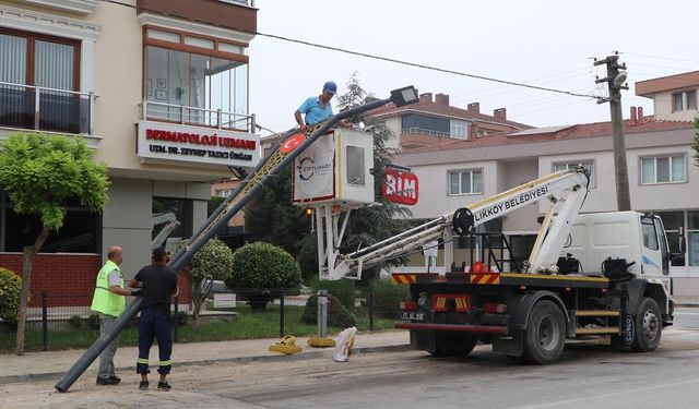 Çiftlikköy Caddeleri Modern Aydınlatmalarla Donatılıyor
