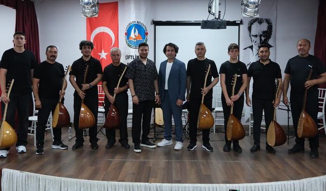 Çiftlikköy’de Bağlama Kursiyerlerinden Türkü Şöleni