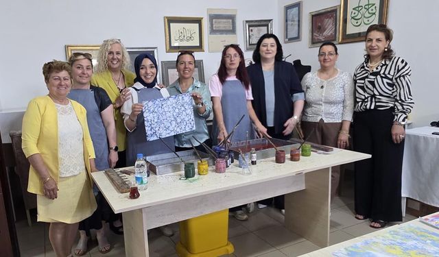 Yalova Kadın Meclisi Ebru Sanatında Buluştu