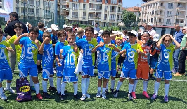 İlkokul Minikler Futbol Şenliği Süper Finali Tamamlandı