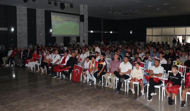 Çiftlikköylüler Dünya Kupası Heyecanını Dev Ekranda Yaşadı