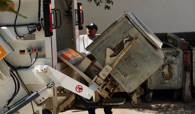 Armutlu’da Konteynerlere Hijyen Uygulaması