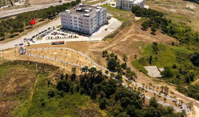 Yalova Üniversitesi'nde "Sezai Karakoç Yürüyüş Yolu" Hizmete Açıldı