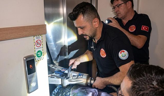 Yalova’da Asansörde Mahsur Kalan 9 kişi Operasyonla Kurtarıldı