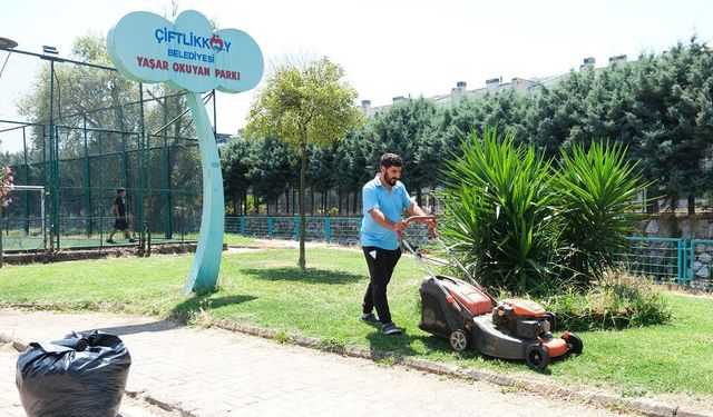 Çiftlikköy'de Park ve Yeşil Alanlarda Yaz Bakımı Aralıksız Sürüyor