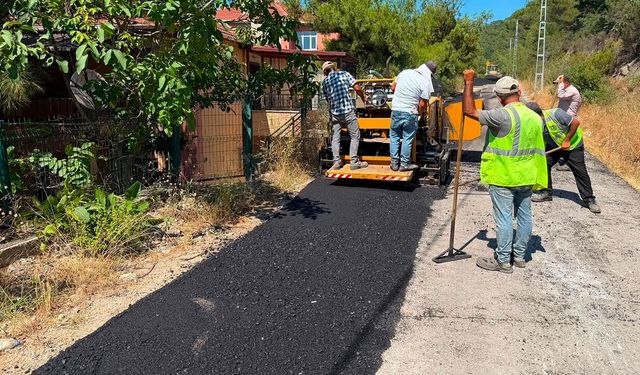 Yalova’da Köy Yollarında Çalışmalar Sürüyor