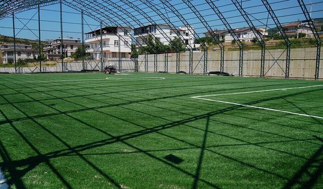 Armutlu Halı Sahası Tamamlanıyor