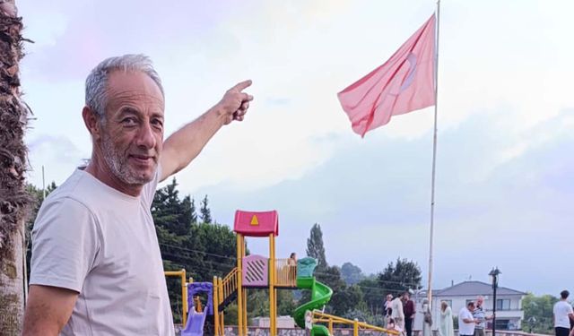Kirazlı Köyü’nde Yıpranan Bayrak Yenilendi