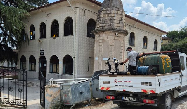 Çiftlikköy’de Temizlik Ekipleri Sahada