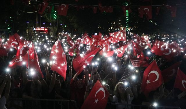 Ekin Uzunlar Çiftlikköy’ü Coşturdu