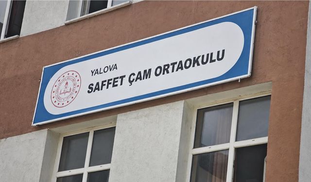 Saffet Çam Ortaokulu Tabelası Asıldı