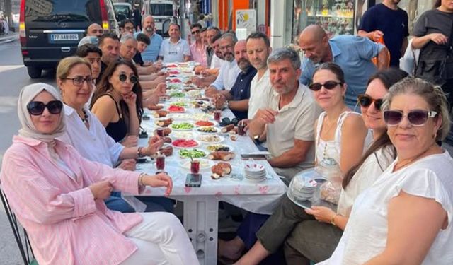 Yalova’da Anahtar Parti Esnafla Kahvaltıda Buluştu