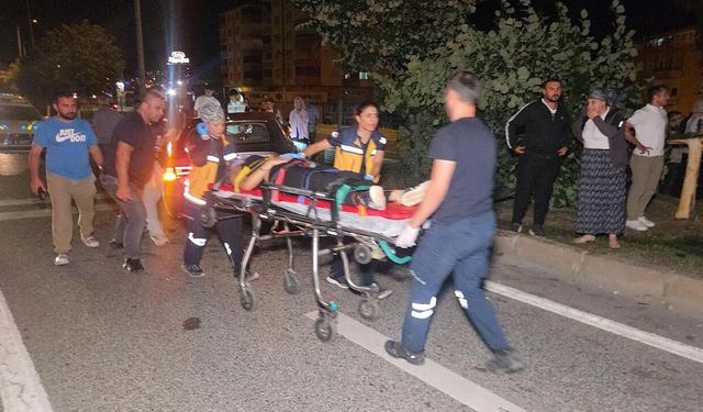 Kazadan Kaçarken Orta Refüje Çıkıp Ağaca Çarptı