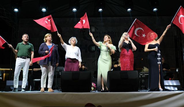 Çiftlikköy’de Zafer Bayramı Coşkusu Konserlerle Taçlandı