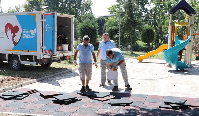 Çiftlikköy’de Çocuk Parklarına Bakım Yapılıyor