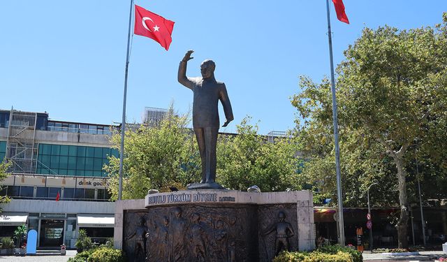 Yalova Valiliği’nin Önüne “Atatürk ve Yalova Anıtı Yapılsın” Çağrısı