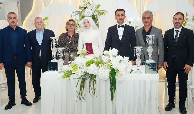 Başkan Arslan ve Kaymakam Demir Genç Çiftin Nikahını Kıydı