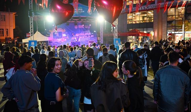 Kent Meydanı Hafta Sonu Hareketliliğin Merkezi Oldu