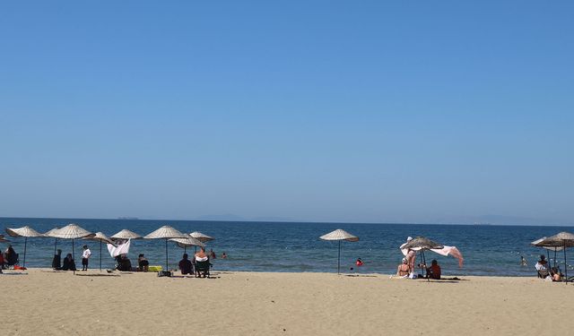 Yalova’da Vatandaşlar Her Şeye Rağmen Akasya Plajını Tercih Etti