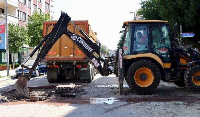 Eczacı Sokak’ta Yenileme Çalışmaları Sürüyor