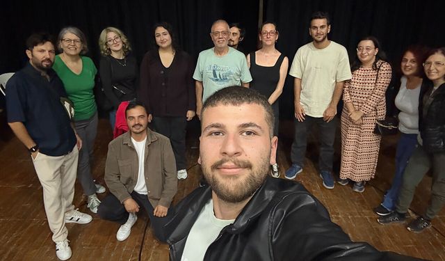 Yetişkinler İçin Karma Tiyatro Çalışmaları Sürüyor