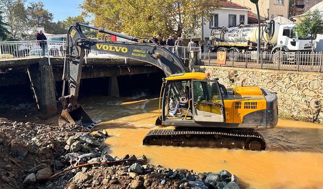 Armutlu’da Dere Yataklarında Temizlik Ve Düzenleme Çalışmaları
