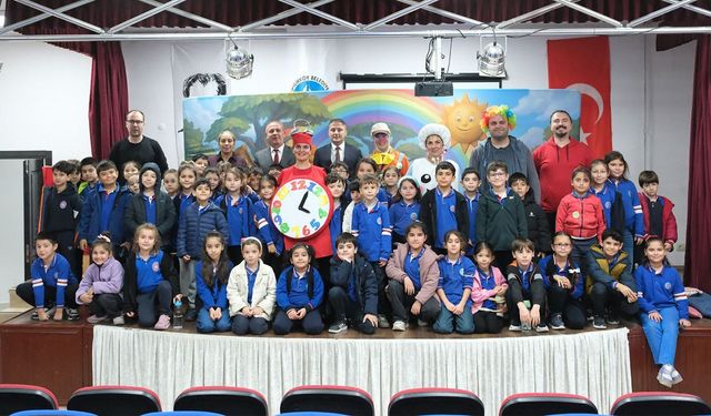 Çiftlikköy’de Tiyatro Şöleni 1175 Öğrenciye Ulaştı