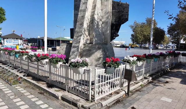 Çınarcık’ta Turgut Özal Parkı Çiçeklendi