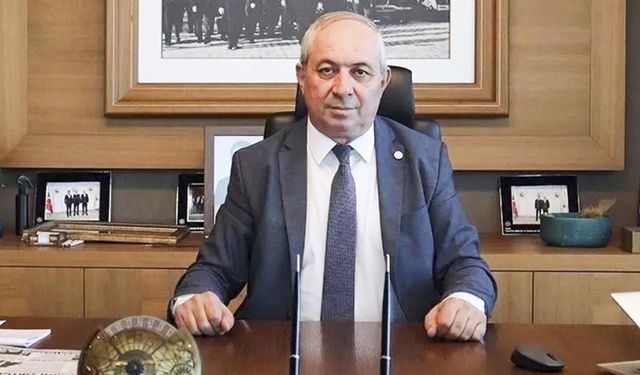 Demiryürek’ten Tebrik İçin Çiçek Yerine Burs Bağışı Çağrısı